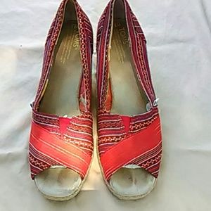 TOMS wedge